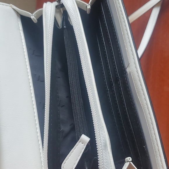 Simply Vera White Geometric Crossbody Bag🤩 - Picture 5 of 7